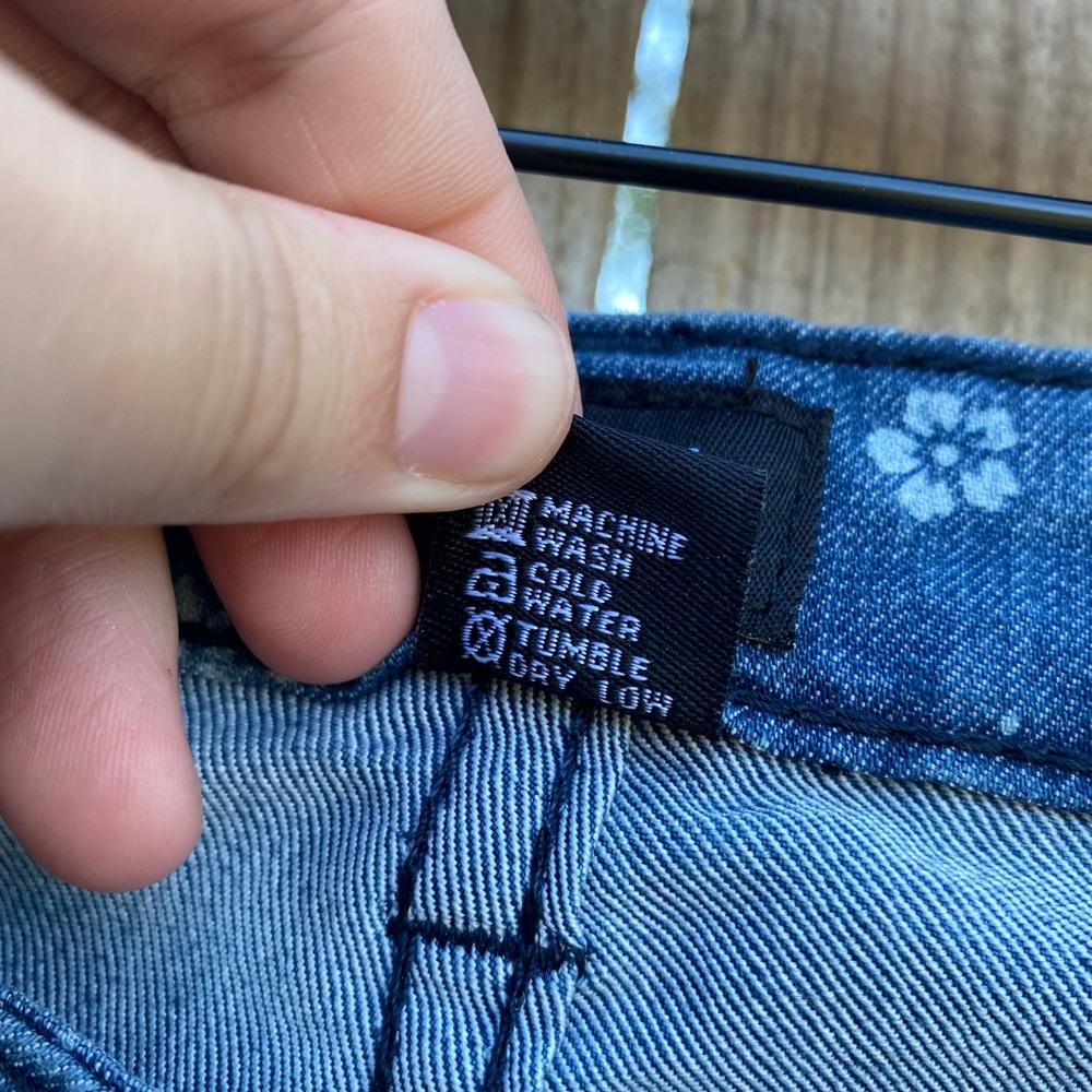 Rue21 Floral Printed Jeans - Picture 6 of 6